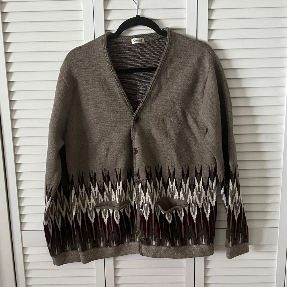 Camoshita Neutral Taupe Button-Front Cardigan with Patterned Hem size L